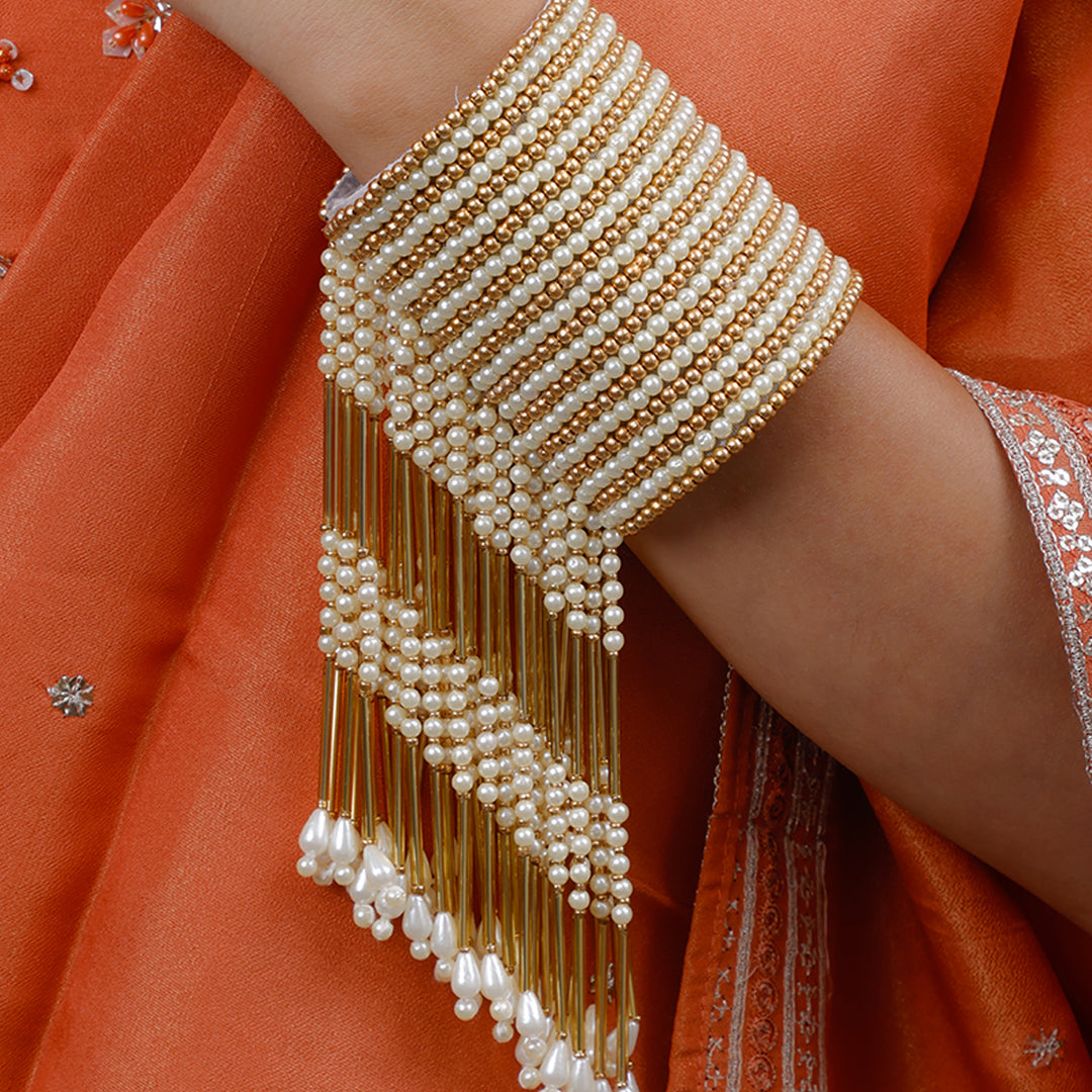 RUHI SET ( EARRINGS, TIKKA, PAIR OF BANGLES, NACKLACE, EARCHAIN )