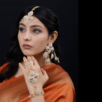 Load image into Gallery viewer, CHHAYA SET ( EARRINGS, TIKKA, PAIR OF HATHPHOO, EARCHAIN )