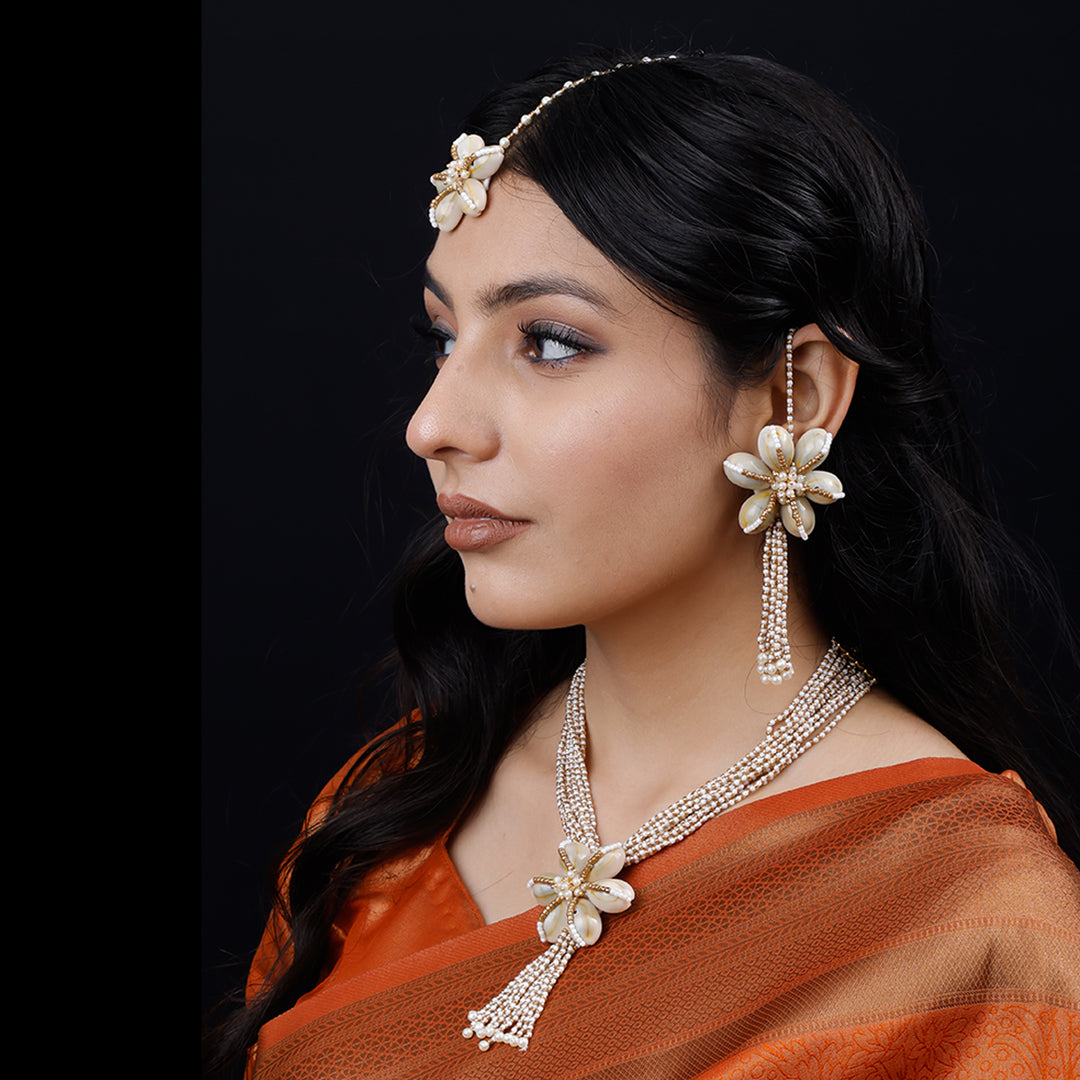 LAJJA SET ( EARRINGS, TIKKA, PAIR OF BRACELET, NACKLACE, EARCHAIN, PAIR OF RING )
