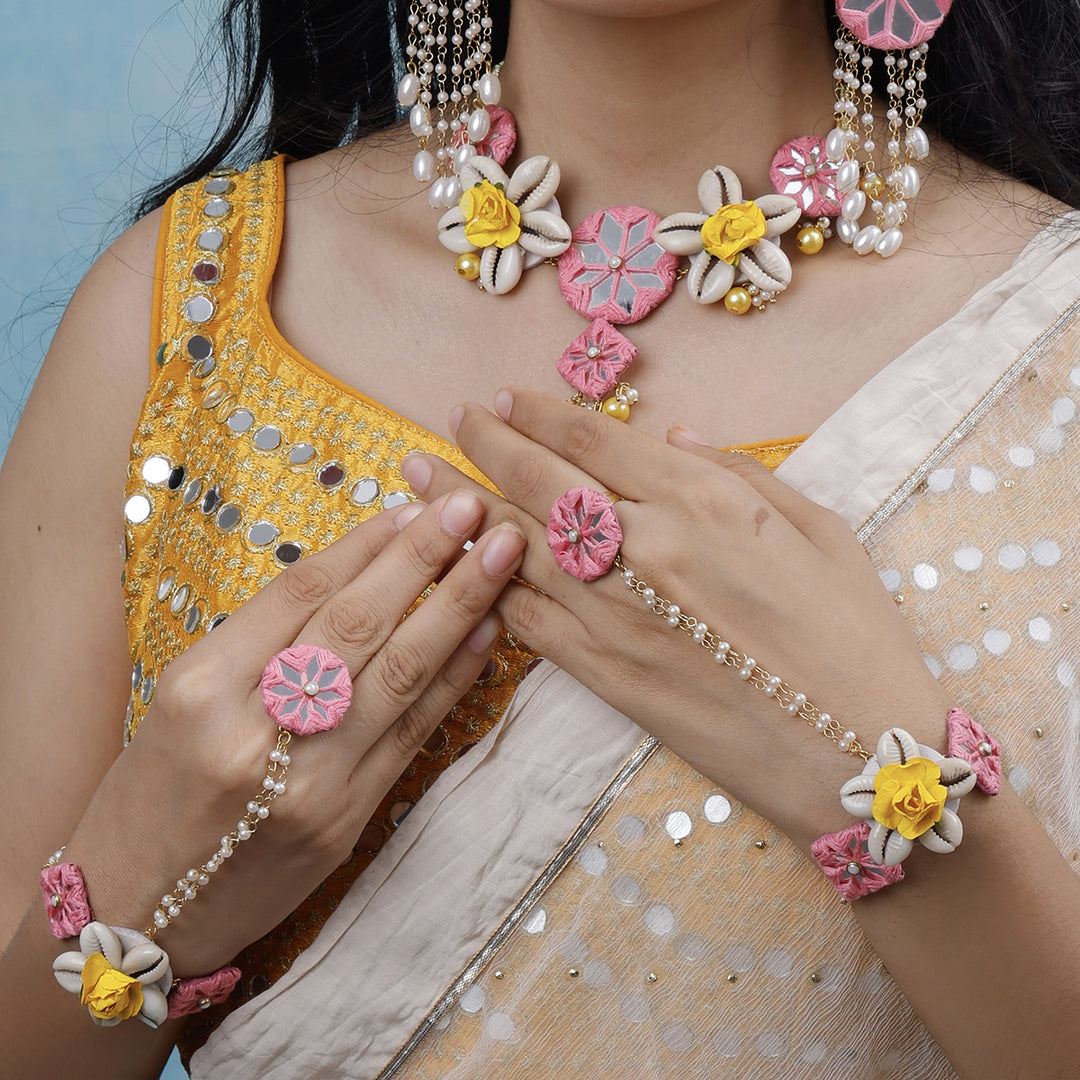AABHA SET ( EARRINGS, TIKKA, PAIR OF HATHPHOOL, NACKLACE )