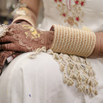 Load image into Gallery viewer, SUNEHRI HANDCUFF